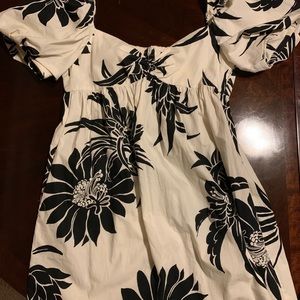 Dress with short puff sleeves